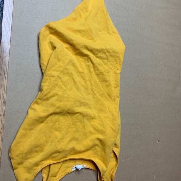 Yellow body suit - Picture 1 of 3